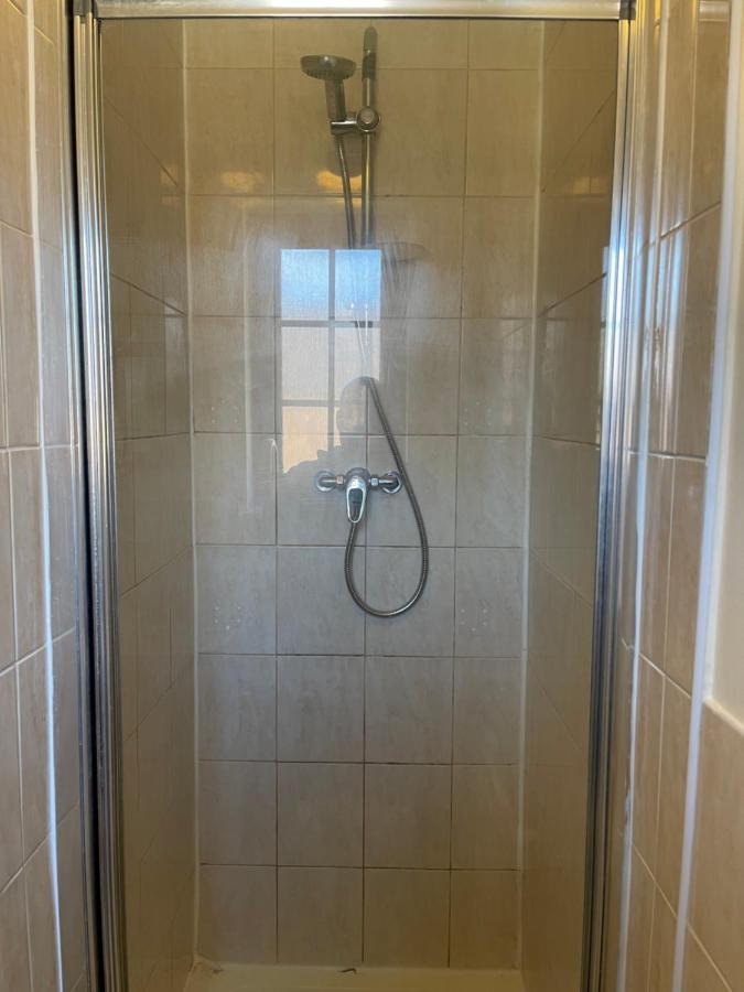 Large, Quiet, Sleeps 16, 4 Bathrooms, Parking, Leicester Exterior photo