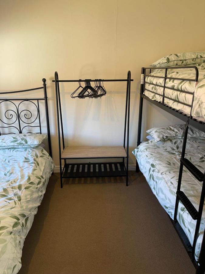 Large, Quiet, Sleeps 16, 4 Bathrooms, Parking, Leicester Exterior photo