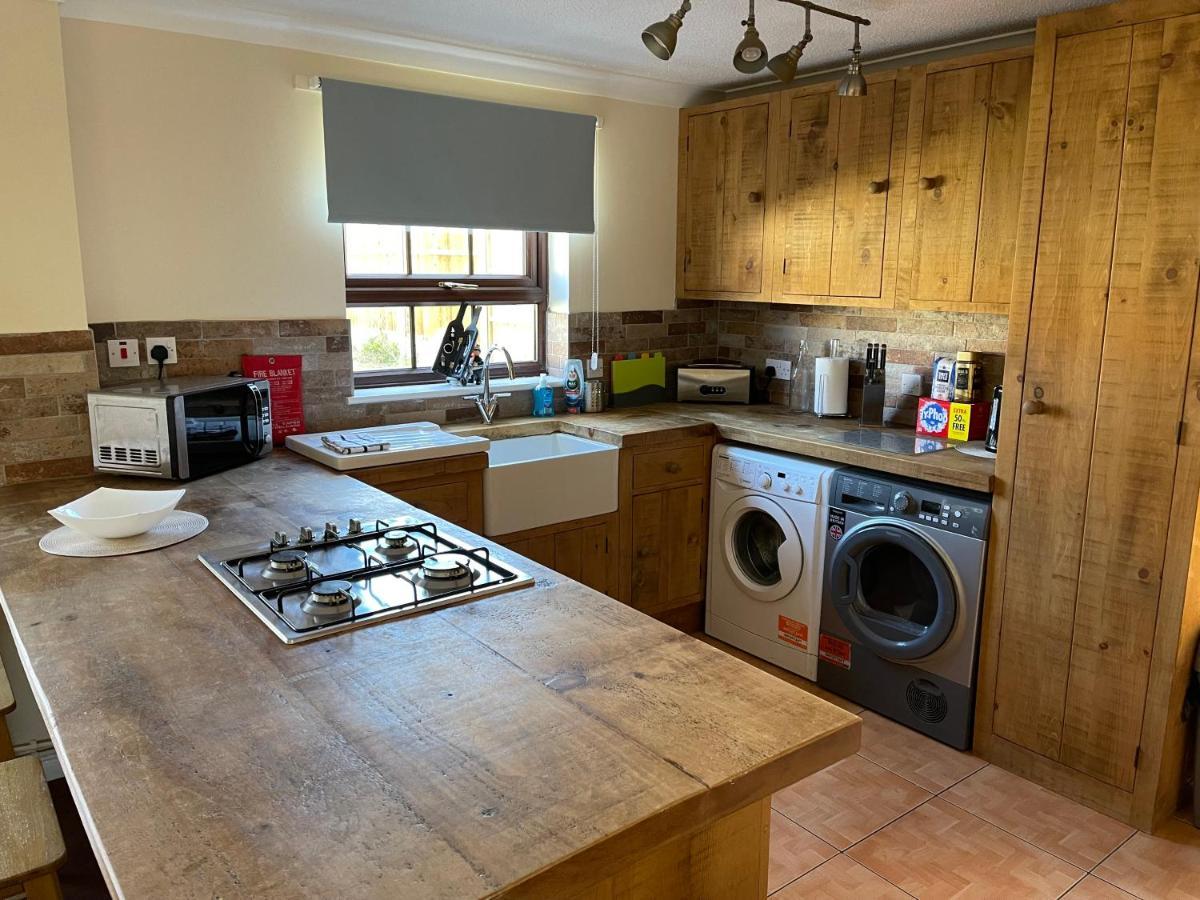 Large, Quiet, Sleeps 16, 4 Bathrooms, Parking, Leicester Exterior photo