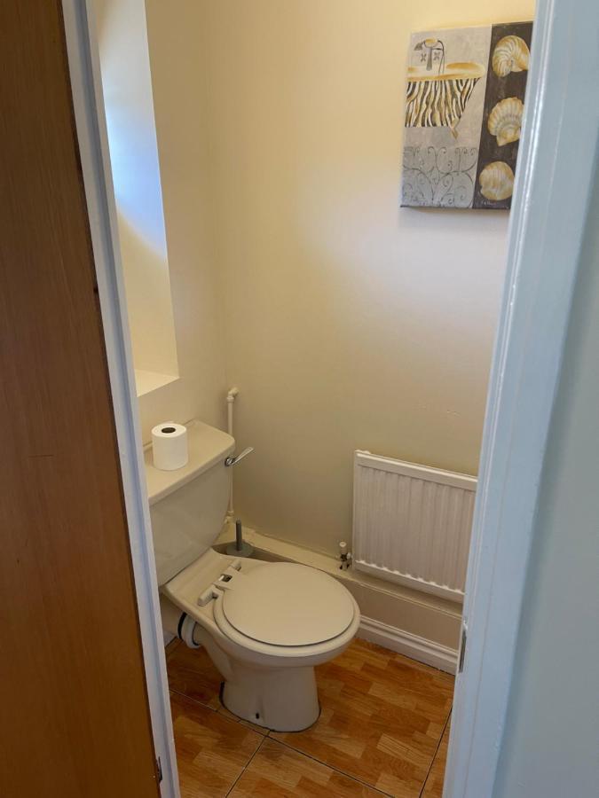 Large, Quiet, Sleeps 16, 4 Bathrooms, Parking, Leicester Exterior photo