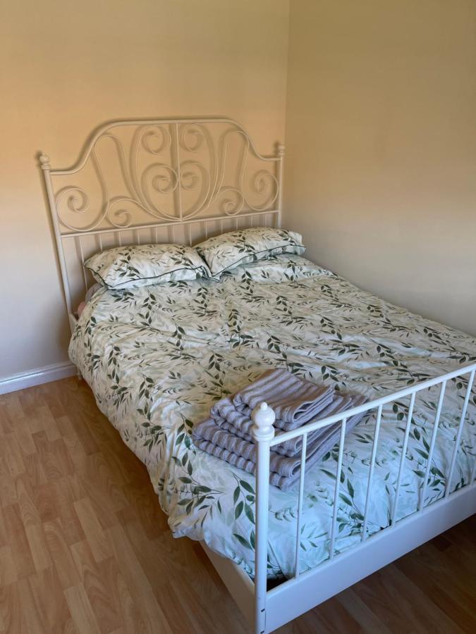 Large, Quiet, Sleeps 16, 4 Bathrooms, Parking, Leicester Exterior photo