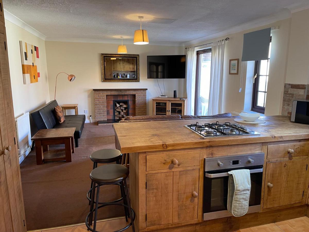 Large, Quiet, Sleeps 16, 4 Bathrooms, Parking, Leicester Exterior photo