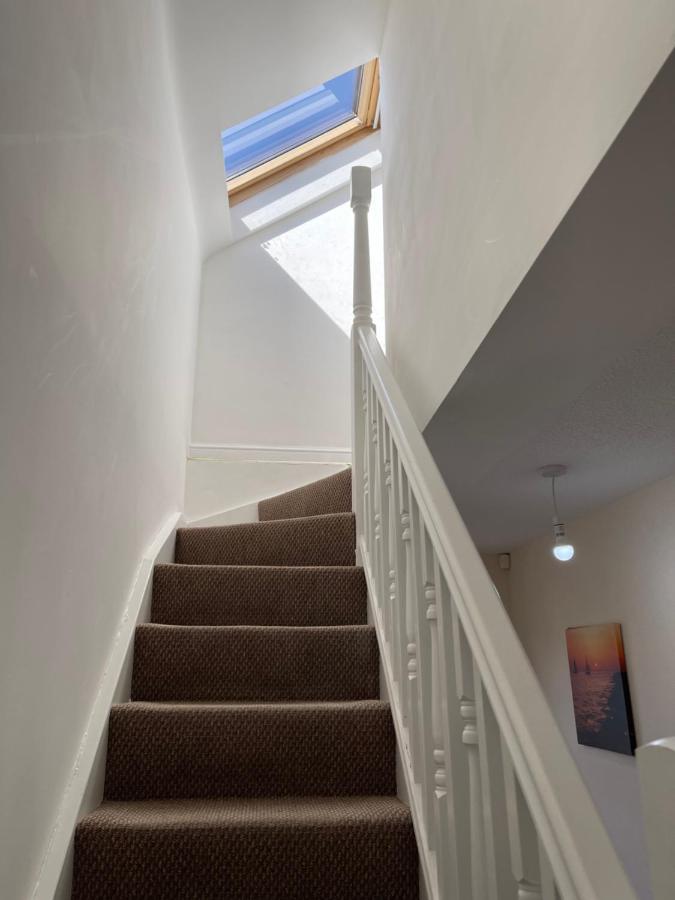 Large, Quiet, Sleeps 16, 4 Bathrooms, Parking, Leicester Exterior photo