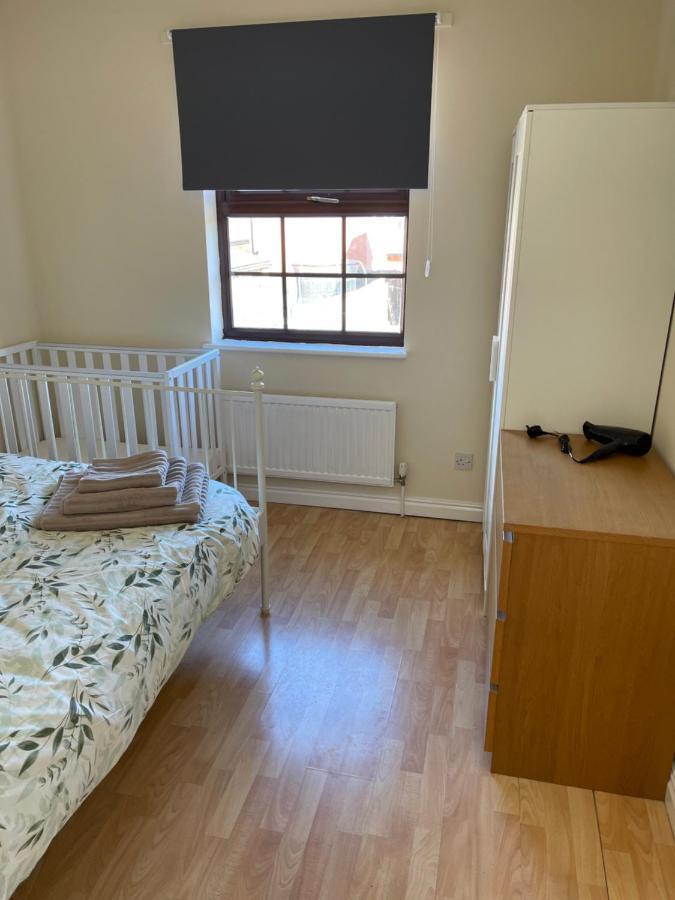 Large, Quiet, Sleeps 16, 4 Bathrooms, Parking, Leicester Exterior photo