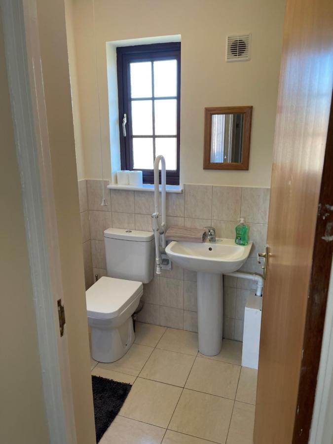 Large, Quiet, Sleeps 16, 4 Bathrooms, Parking, Leicester Exterior photo